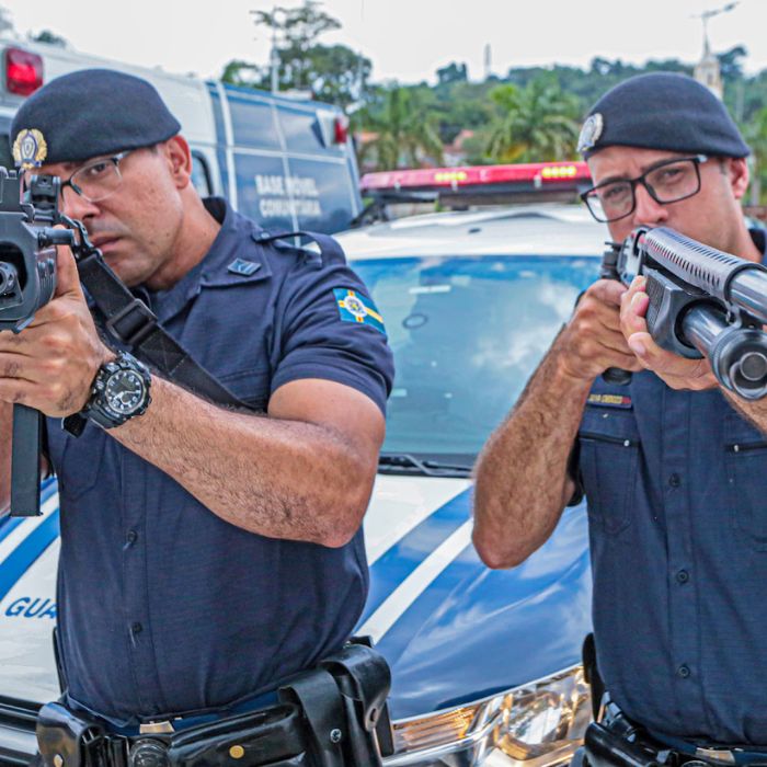 policiais armados